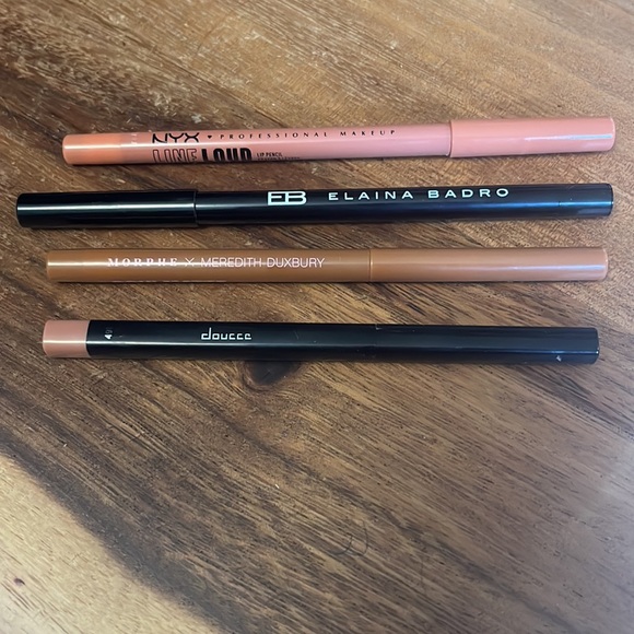 4 Lip Liners - Picture 2 of 9